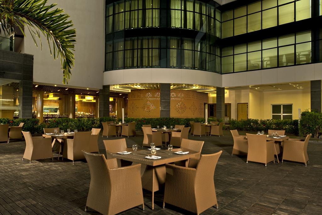 Radisson Resort & Spa Kandla Gāndhīdhām Exterior foto