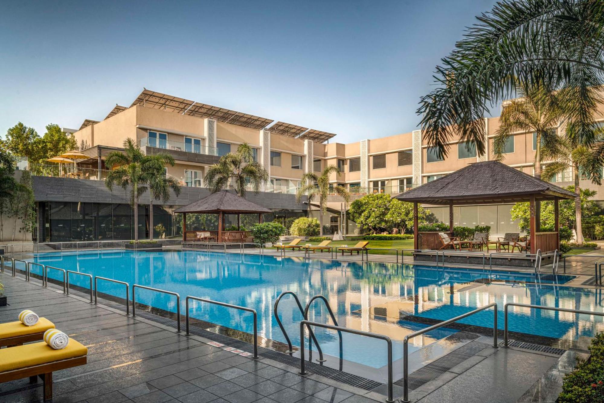 Radisson Resort & Spa Kandla Gāndhīdhām Exterior foto