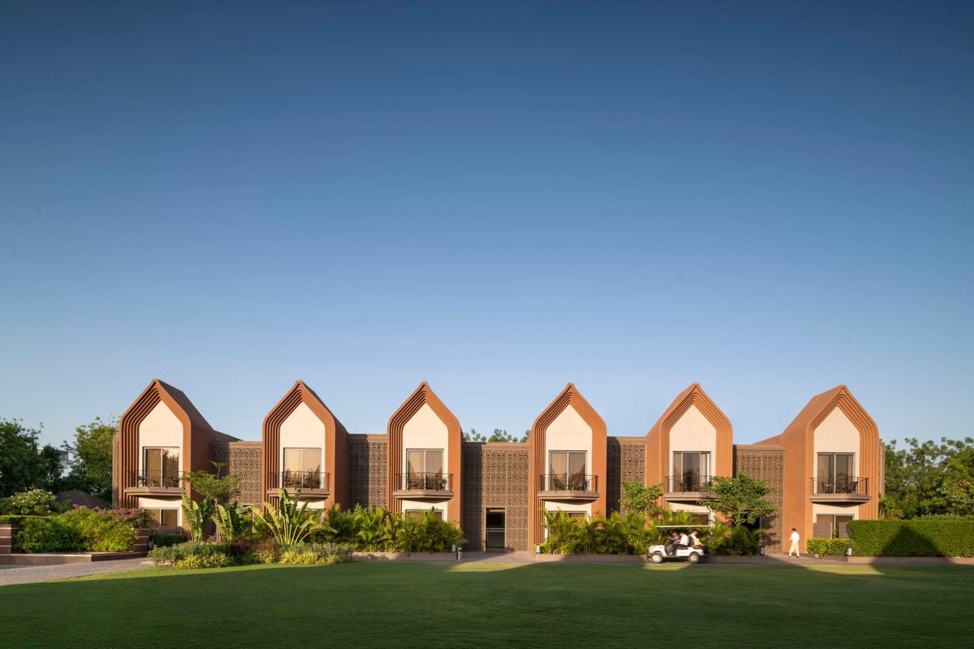 Radisson Resort & Spa Kandla Gāndhīdhām Exterior foto